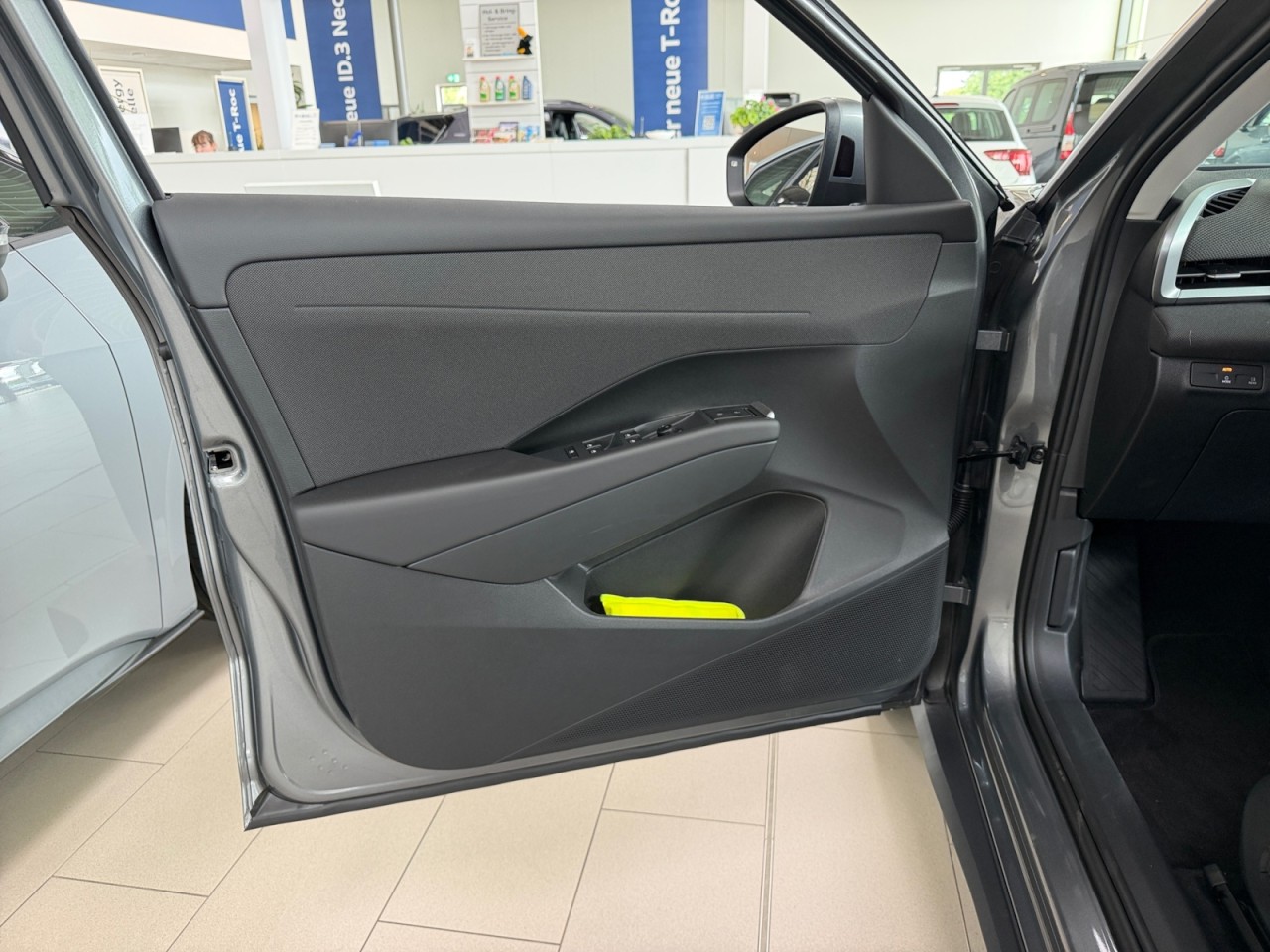 Bild 2 - T-Roc Life 1.5 l eTSI 110 kW 7-Gang-DSG Klima
