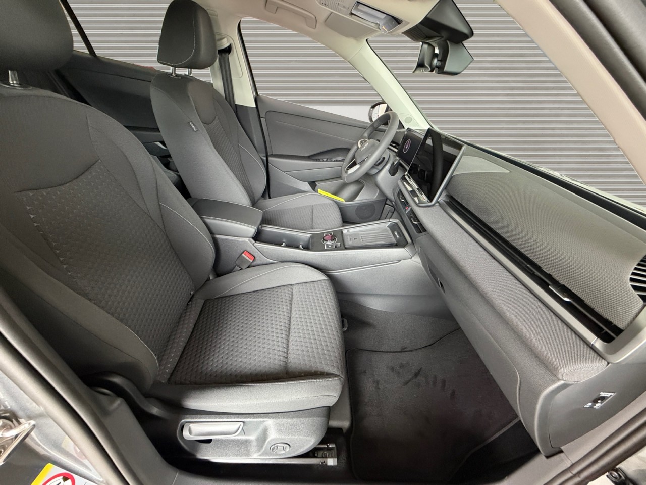 Bild 8 - T-Roc Life 1.5 l eTSI 110 kW 7-Gang-DSG Klima