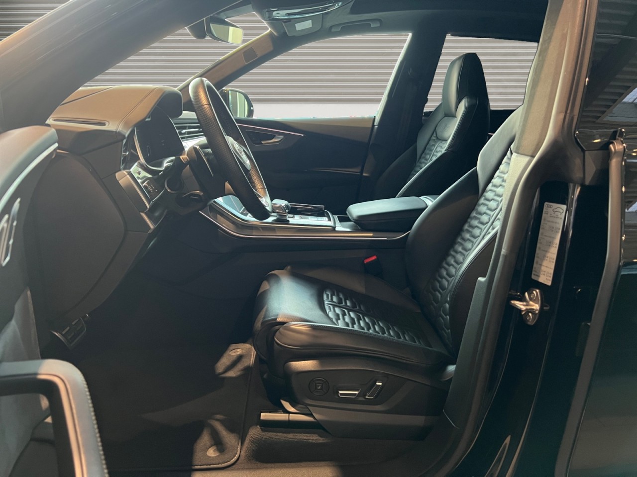 Bild 4 - RSQ8 4.0 TFSI quattro Klima Navi Leder