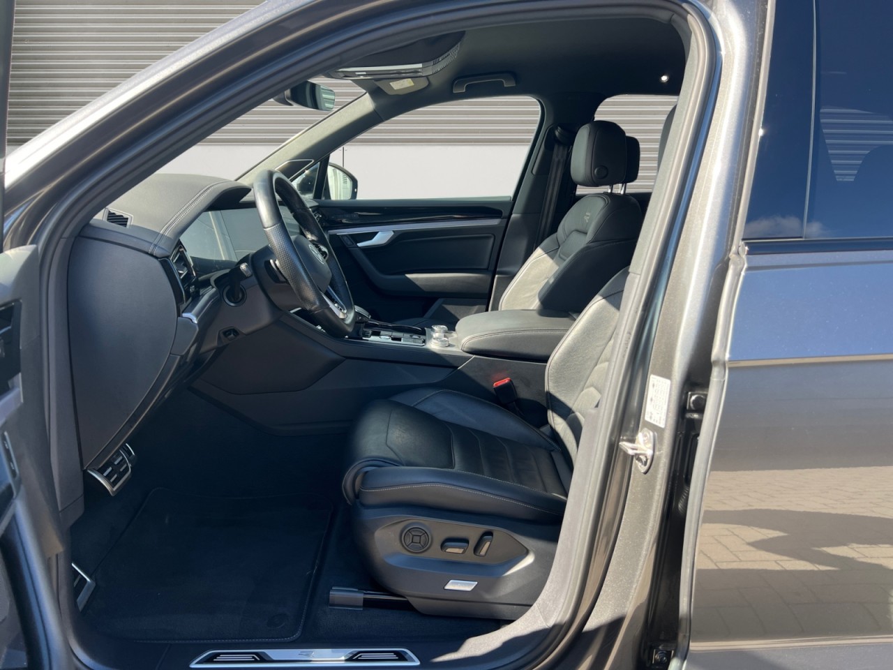 Bild 2 - Touareg 3.0 V6 TDI R-Line 4Motion Klima Navi