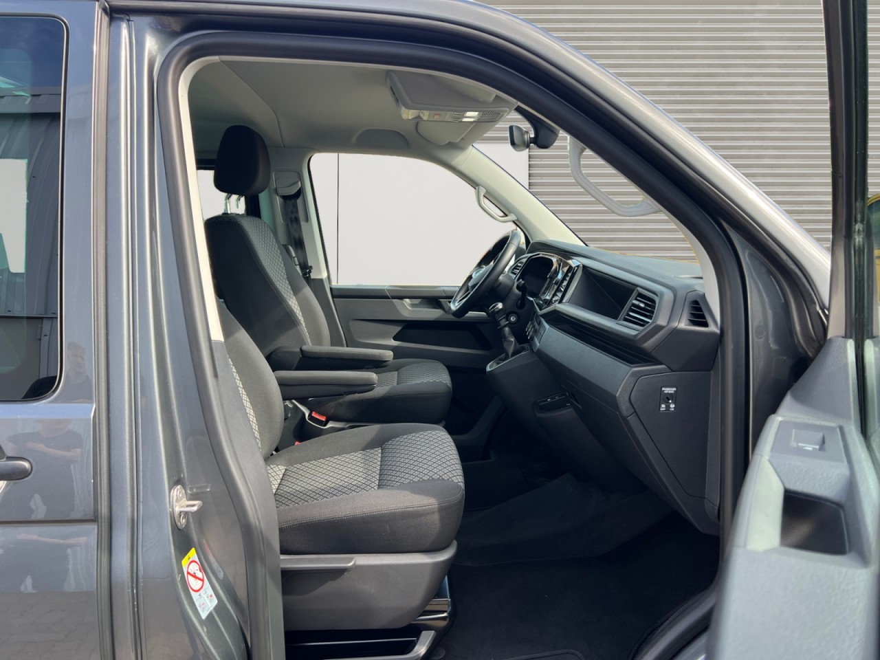 Bild 9 - T6.1 Multivan 2.0 TDI Trendline AHV RFK NAVI LED