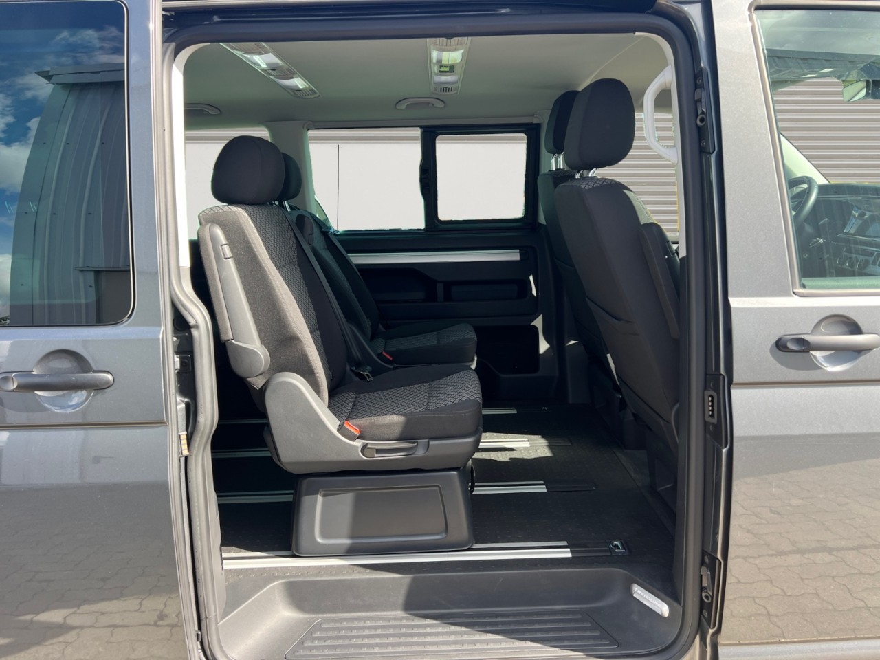 Bild 10 - T6.1 Multivan 2.0 TDI Trendline AHV RFK NAVI LED