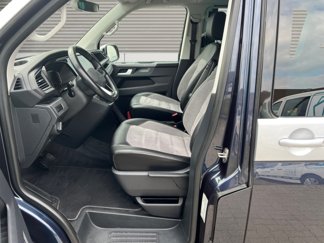 Bild 2 - Multivan T6.1 2.0 TDI Generation Six 4MOTION