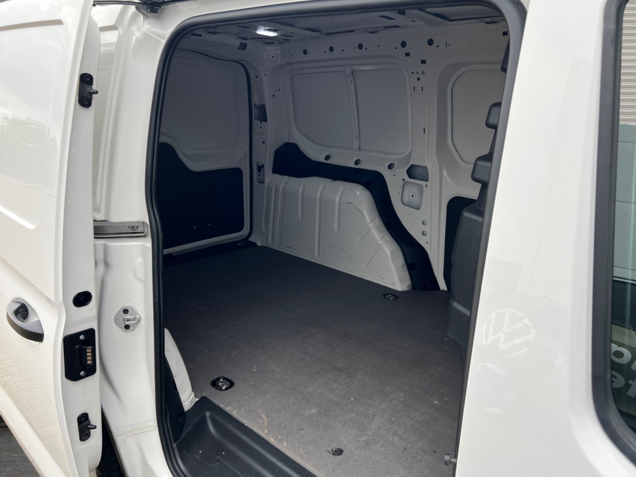 Bild 8 - Caddy Cargo 1.5 TSI Maxi AHV Klima Kamera PDC