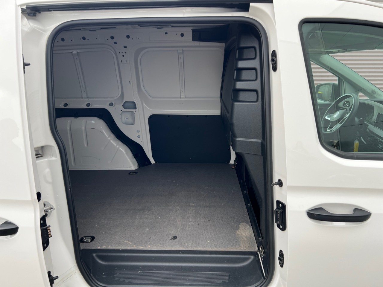 Bild 10 - Caddy Cargo 1.5 TSI Maxi AHV Klima Kamera PDC