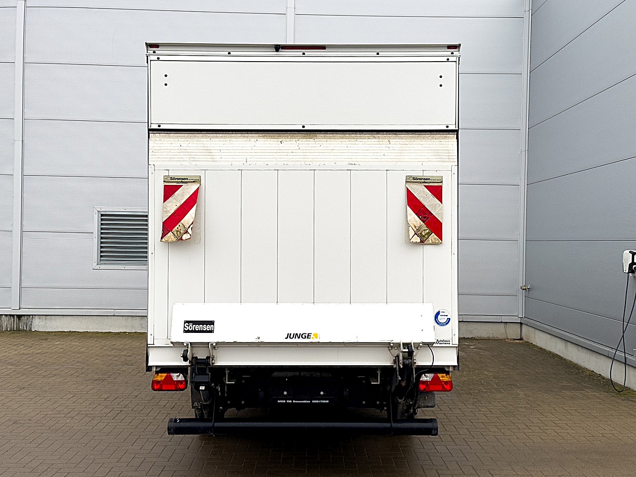 Bild 14 - Crafter 35 MR Leichtbaukoffer m. Ladebordwand