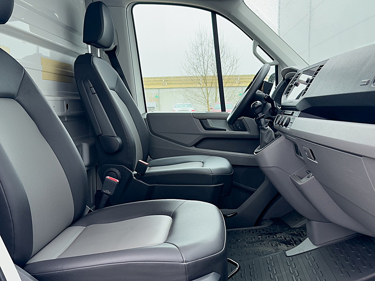 Bild 15 - Crafter 35 MR Leichtbaukoffer m. Ladebordwand