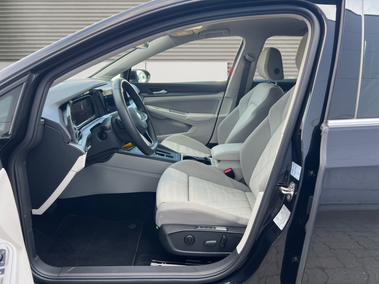 Bild 2 - Golf VIII Variant 2.0 TDI Style Matrix HUD AHK