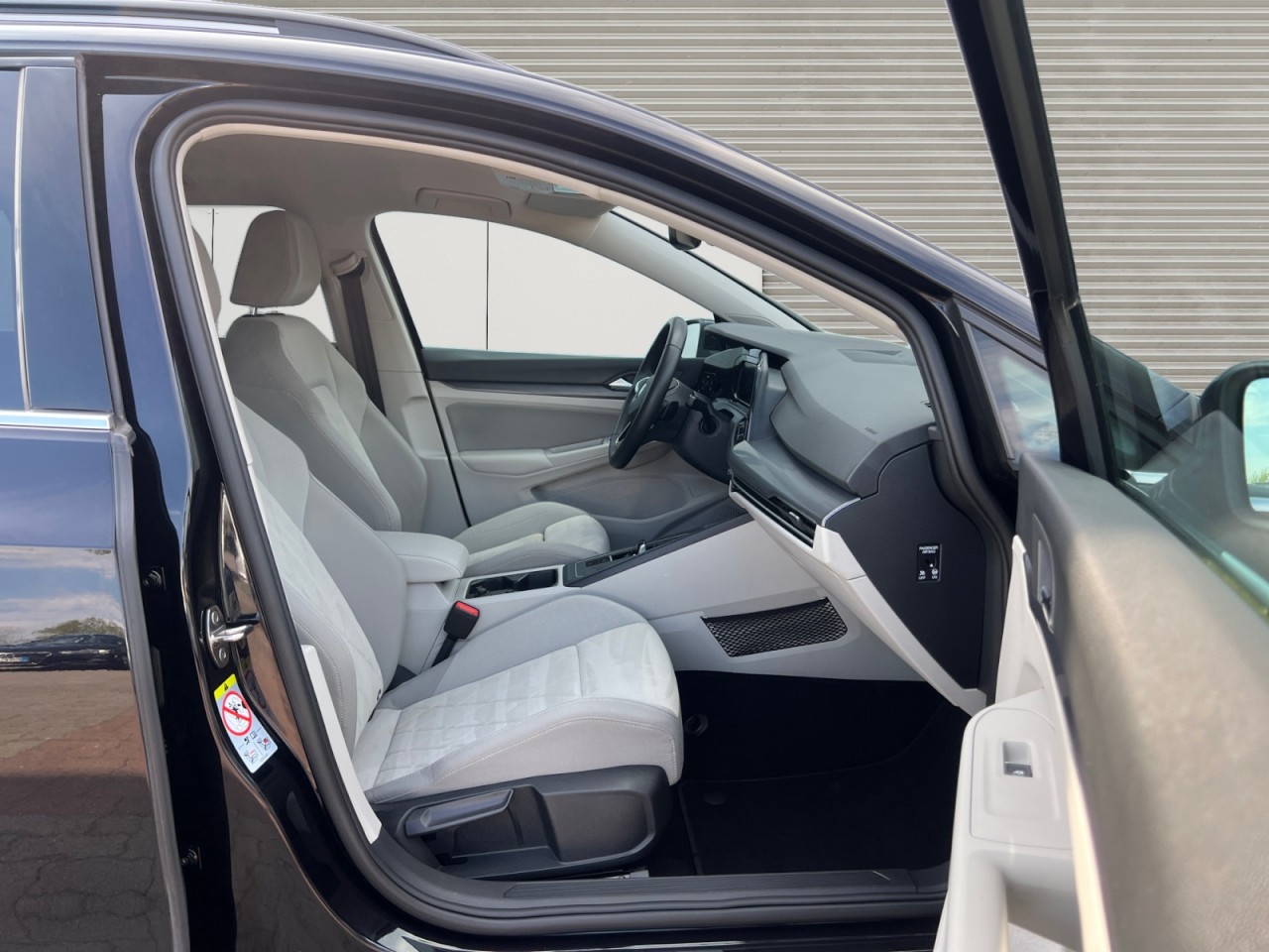 Bild 9 - Golf VIII Variant 2.0 TDI Style Matrix HUD AHK