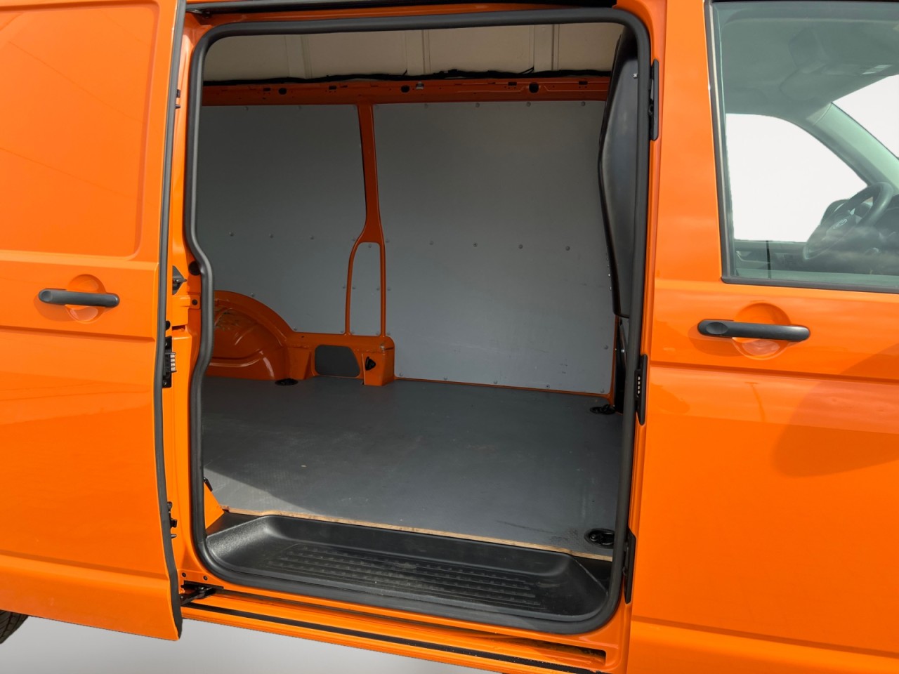 Bild 5 - T6.1 Transporter Kasten 2.0 TDI Hoch lang L2H3