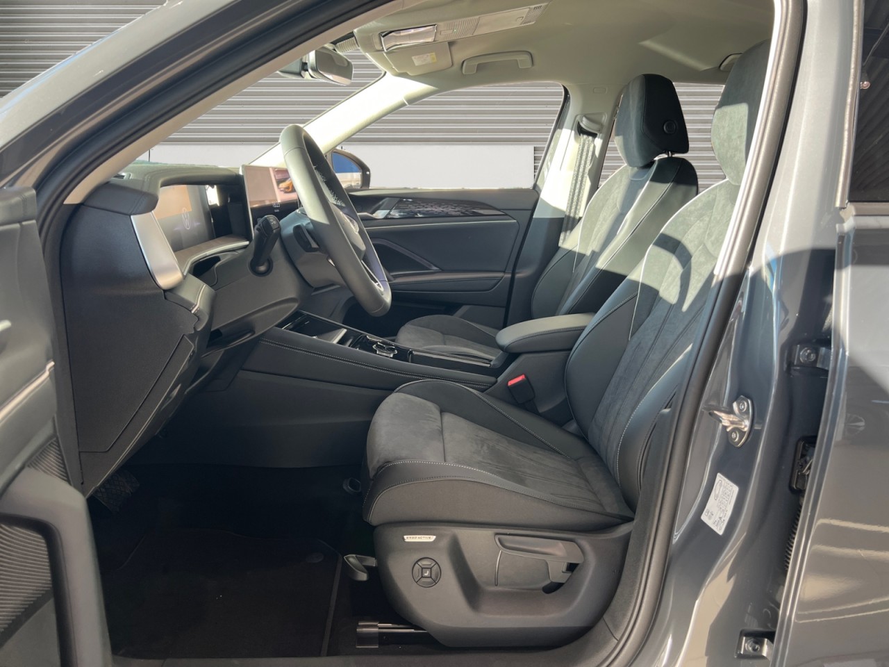 Bild 2 - Tayron Elegance 2,0 l TDI 4M 193 PS 7-Gang-DSG