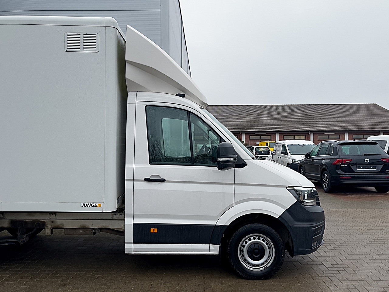 Bild 9 - Crafter 35 MR Leichtbaukoffer m. Ladebordwand