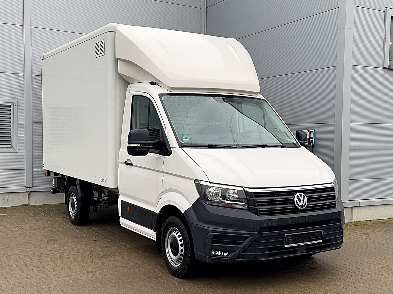 Bild 10 - Crafter 35 MR Leichtbaukoffer m. Ladebordwand