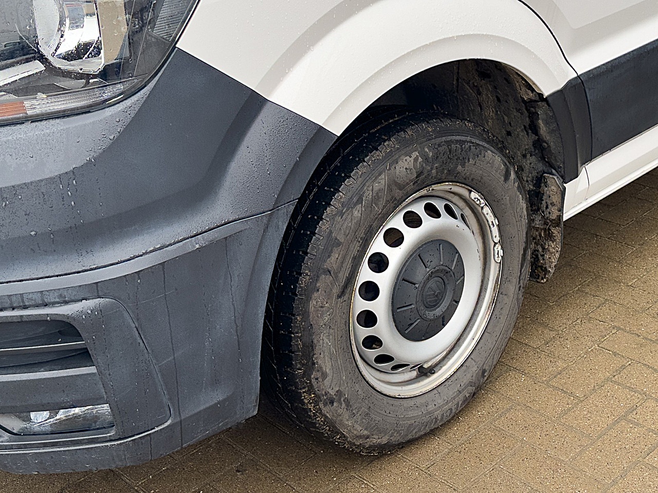 Bild 13 - Crafter 35 MR Leichtbaukoffer m. Ladebordwand