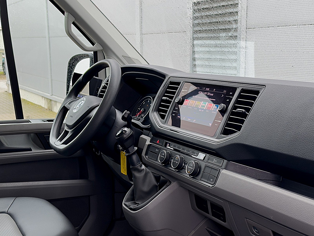 Bild 17 - Crafter 35 MR Leichtbaukoffer m. Ladebordwand