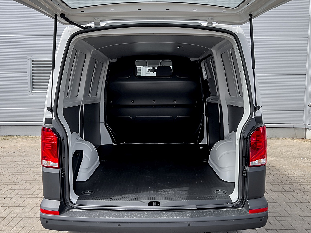 Bild 16 - Transporter 6.1 Kasten KR 2,0 TDI 81 kW 5-Gang