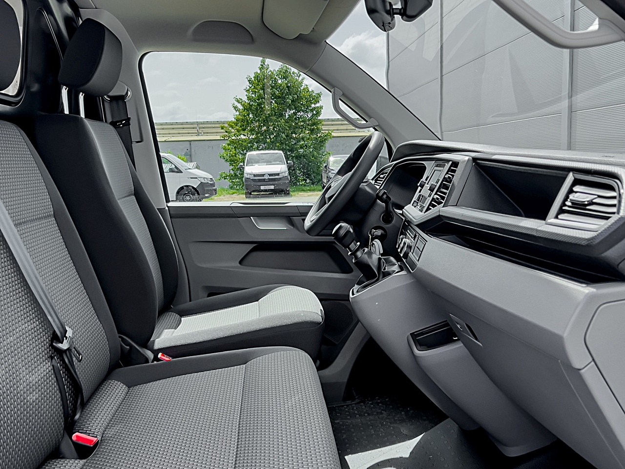 Bild 17 - Transporter 6.1 Kasten KR 2,0 TDI 81 kW 5-Gang