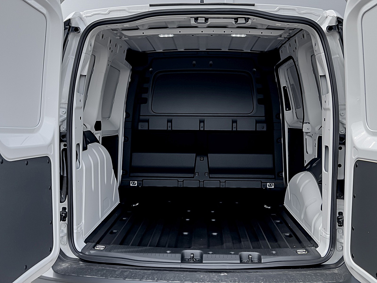 Bild 16 - Caddy Cargo Motor: 2,0 l TDI 6-Gang Klima