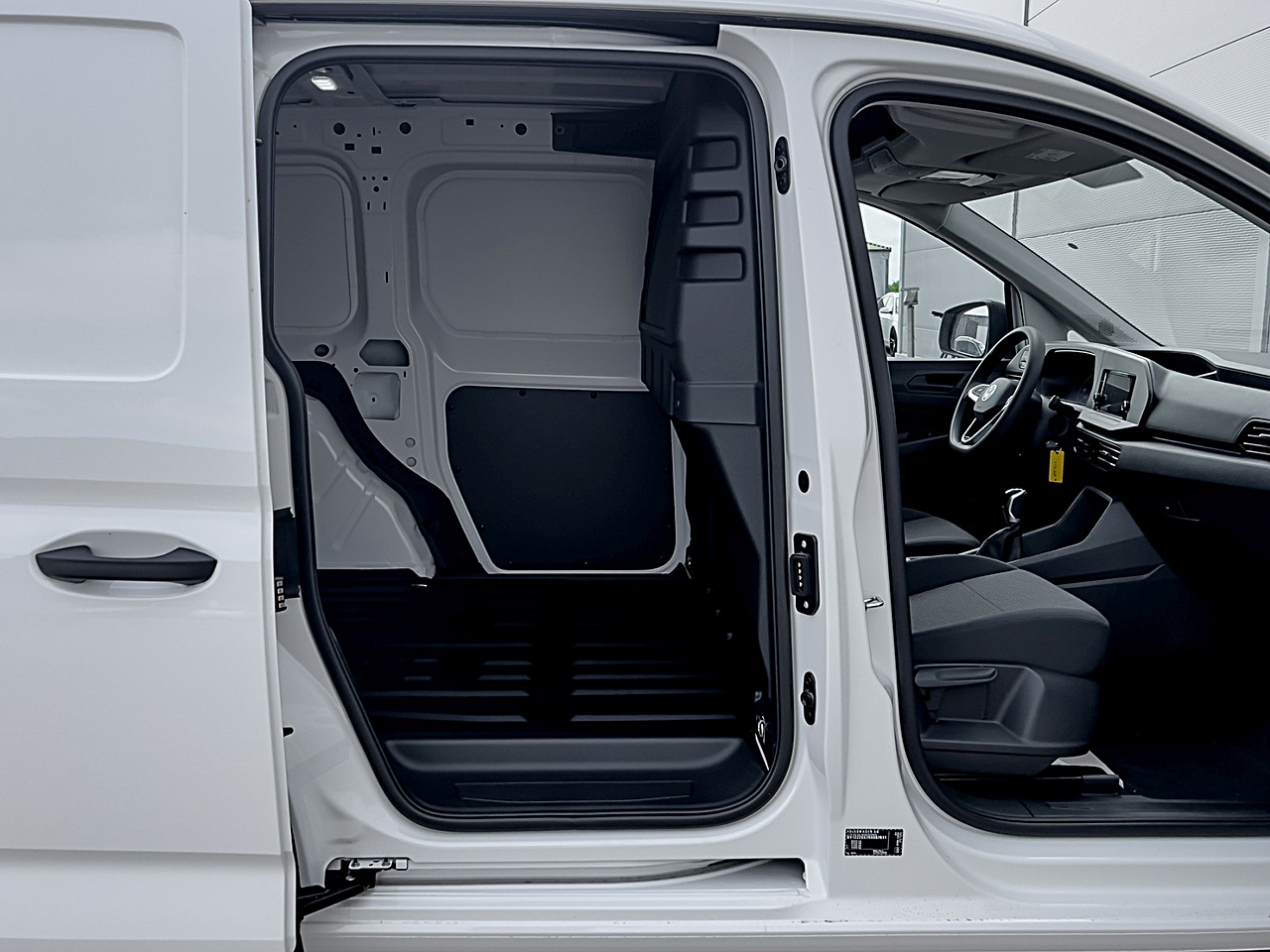 Bild 3 - Caddy Cargo 2,0 l TDI AHV Kamera Klima Klima