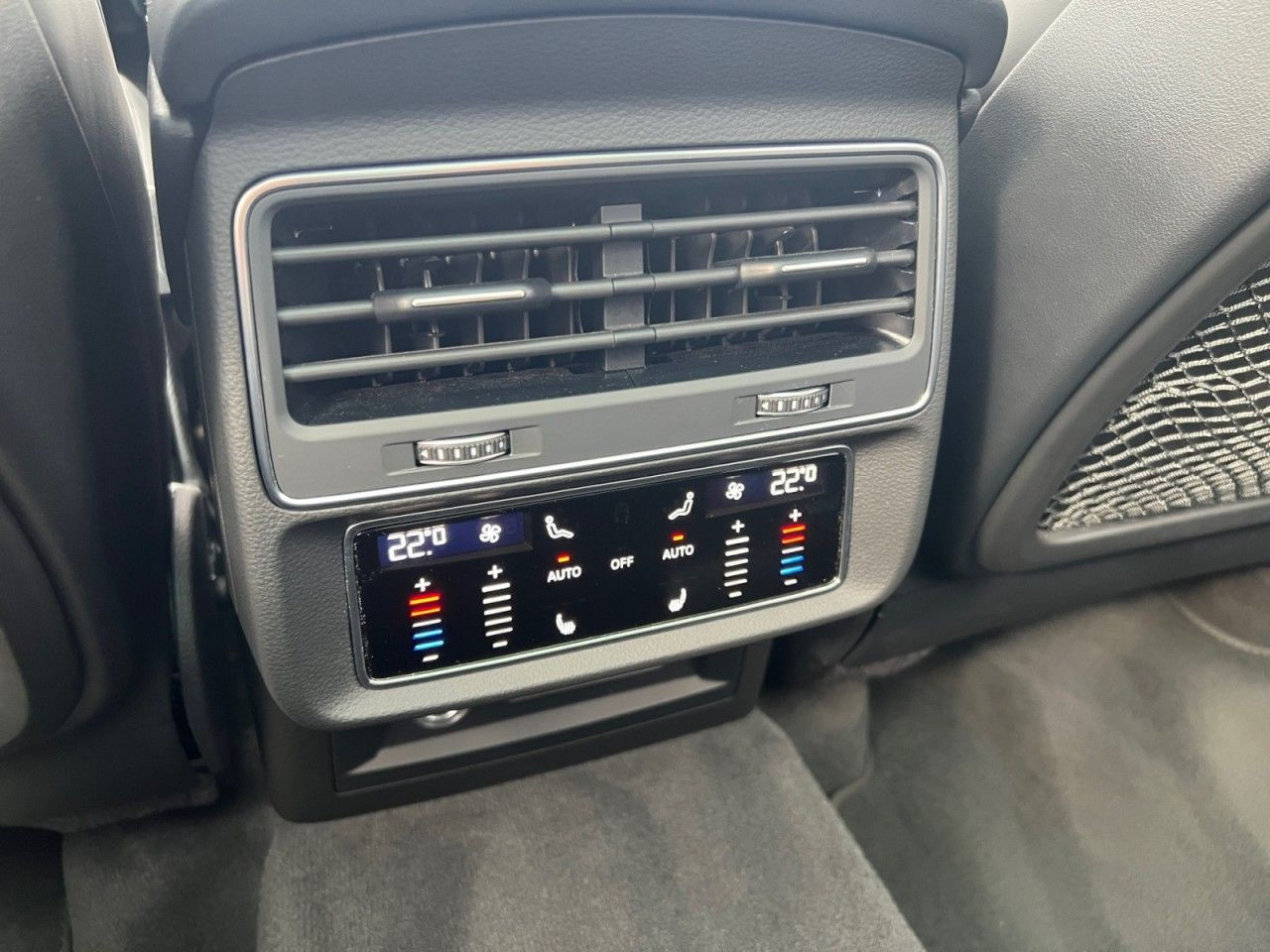 Bild 14 - Q7 50 TDI Panorama AHK Allradlenkung Head Up NSA