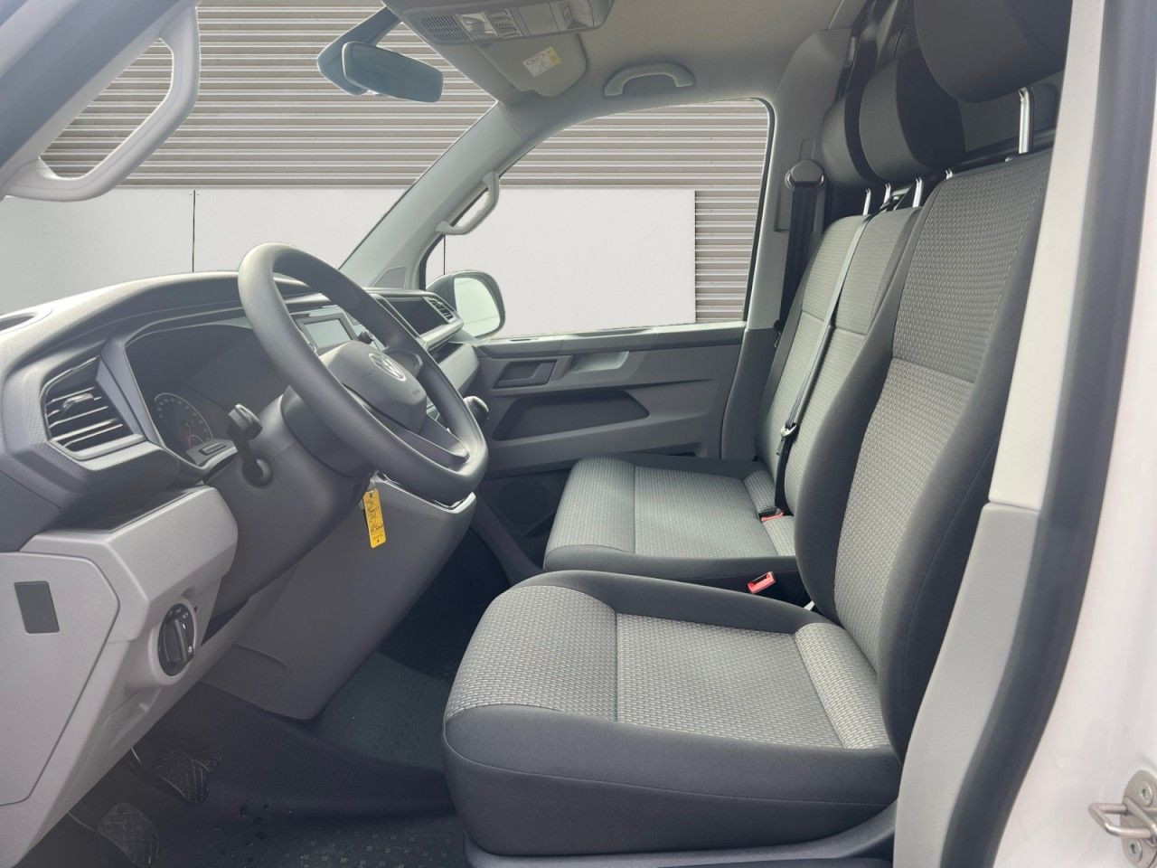 Bild 2 - T6.1 Transporter Kasten KR 2,0 l TDI Klima