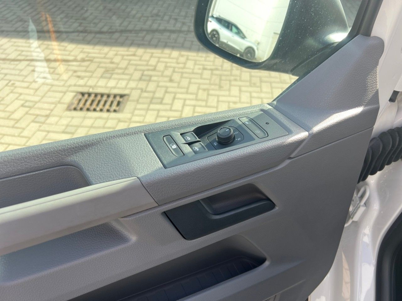Bild 3 - T6.1 Transporter Kasten KR 2,0 l TDI Klima