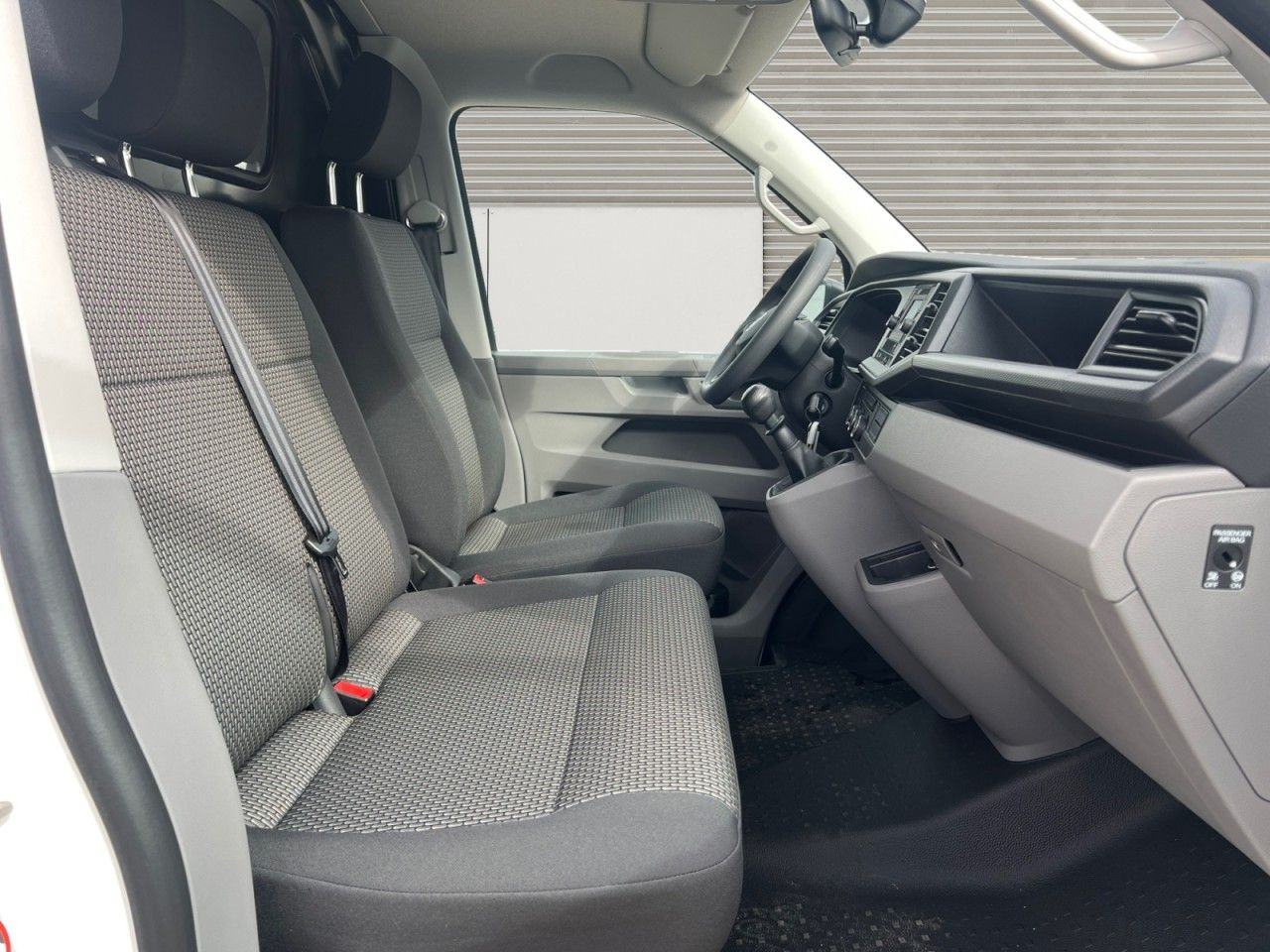Bild 9 - T6.1 Transporter Kasten KR 2,0 l TDI Klima
