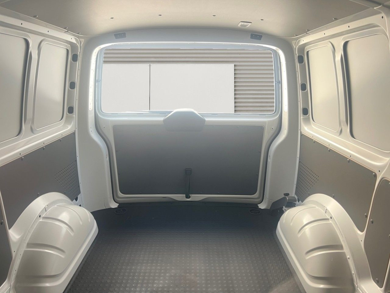 Bild 10 - T6.1 Transporter Kasten KR 2,0 l TDI Klima